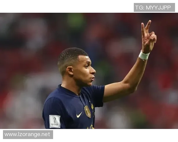 最年轻黑人足球明星崛起背后的故事与未来发展潜力分析