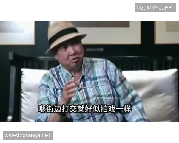 香港足球明星队洪金宝携手球迷共创辉煌瞬间展现足球热情与团结精神