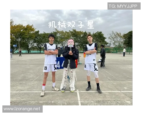 篮球明星与失散多年的兄弟重聚感人视频引发网友热议与感动
